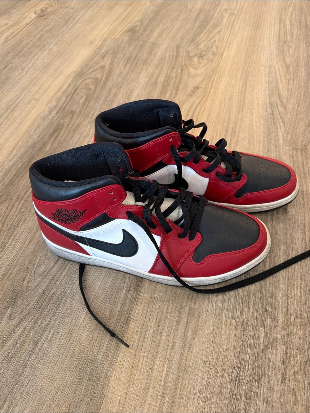 Men’s Mid Jordan 1 Basketball Sneakers in Red/Black/White